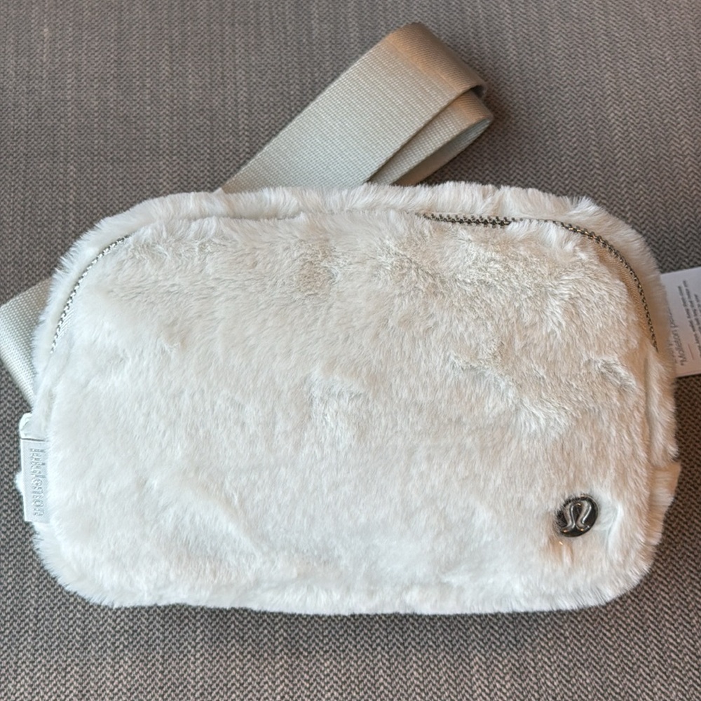 NEW Lululemon White Fleece Everywhere Belt Bag bone silver